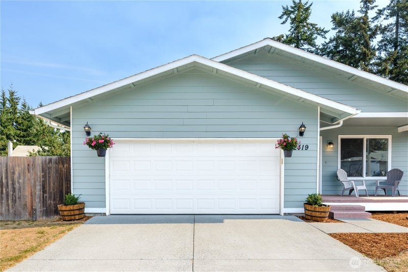 2419 Arbutus Ln