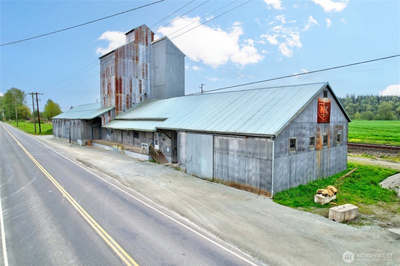 1318 Pioneer Highway