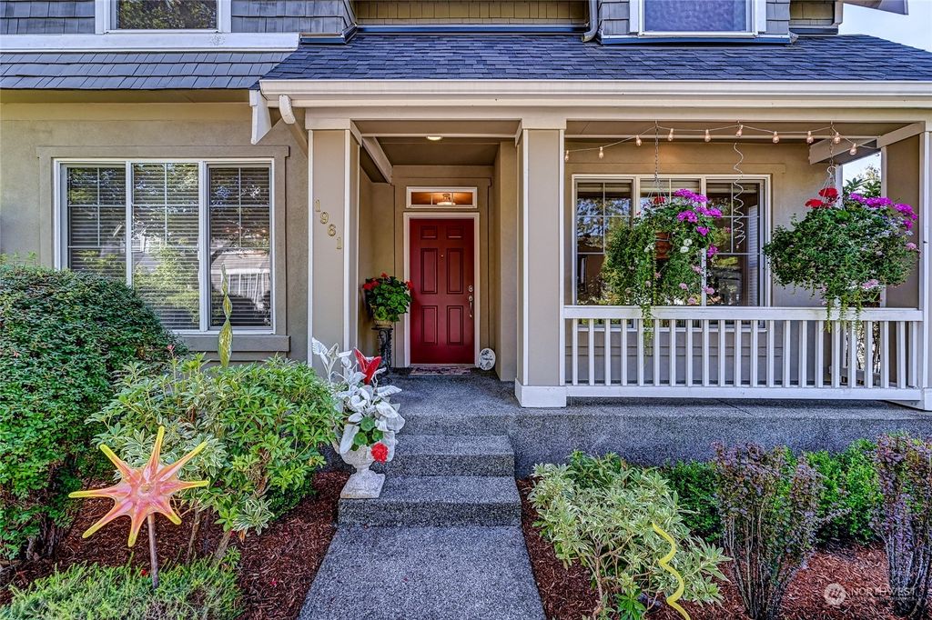 Photo of 1961 14th Court NE, Issaquah, WA 98029 (MLS # 2005866)