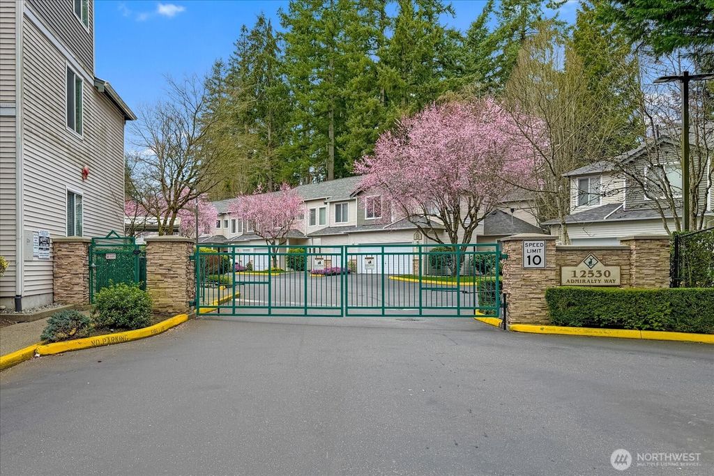 Photo of 12530 Admiralty Way #J302, Everett, WA 98204 (MLS # 2489316)