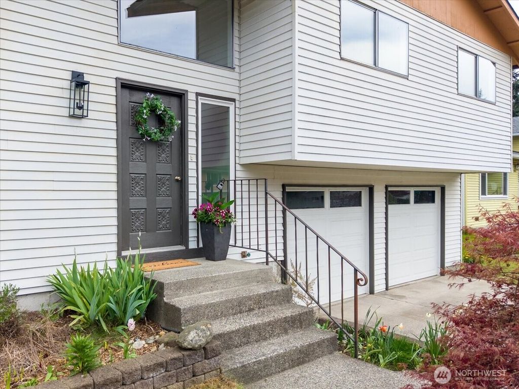 Photo of 18015 56th Avenue W, Lynnwood, WA 98037 (MLS # 2480626)