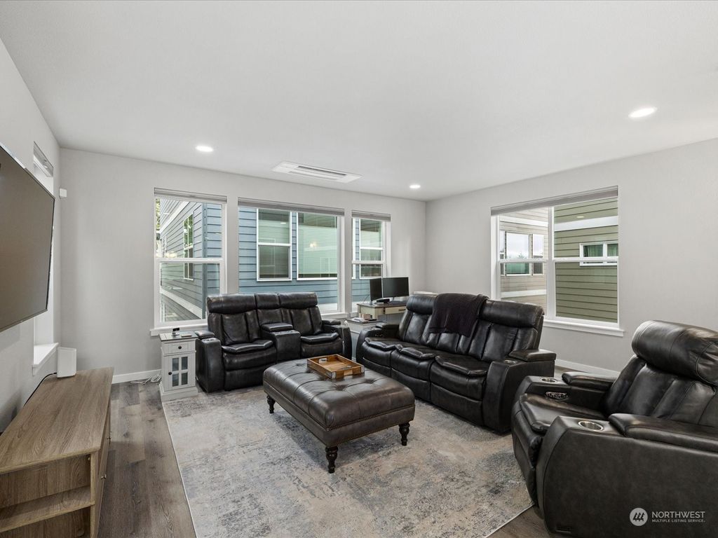 Photo of 913 143rd Street SW, Lynnwood, WA 98087 (MLS # 2180738)