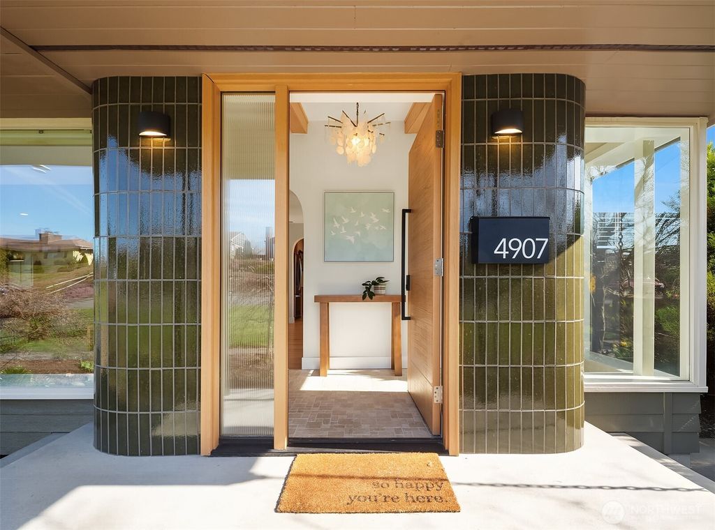 Photo of 4907 Delaware Street, Everett, WA 98203 (MLS # 2486951)