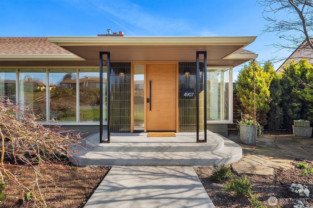 Photo of 4907 Delaware Street, Everett, WA 98203 (MLS # 2486951)