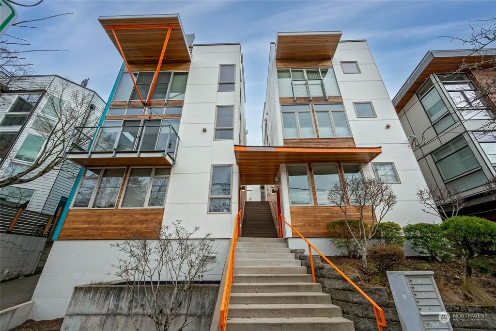 Photo of 918 14th Avenue #D, Seattle, WA 98122 (MLS # 2225914)