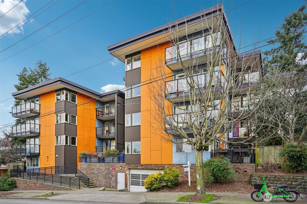 Photo of 120 NW 39th Street #206, Seattle, WA 98107 (MLS # 2475301)