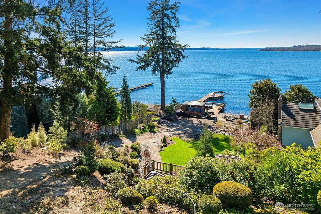 Photo of 7615 NE Champagne Point Place, Kirkland, WA 98034 (MLS # 2502481)
