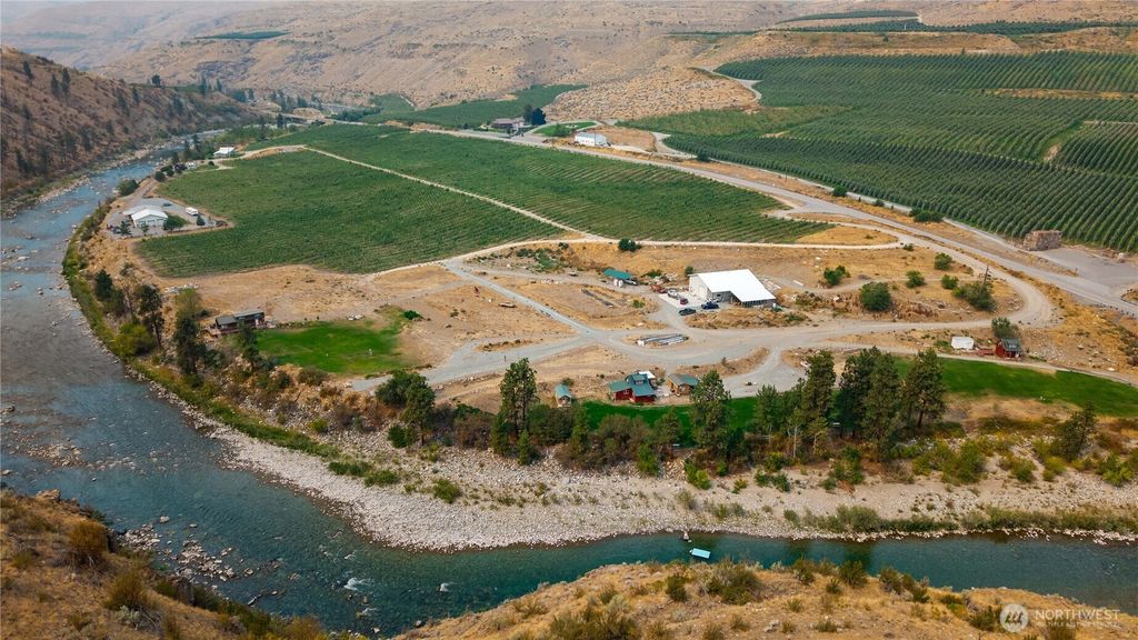 Photo of 385 Highway 153, Pateros, WA 98846 (MLS # 2491461)