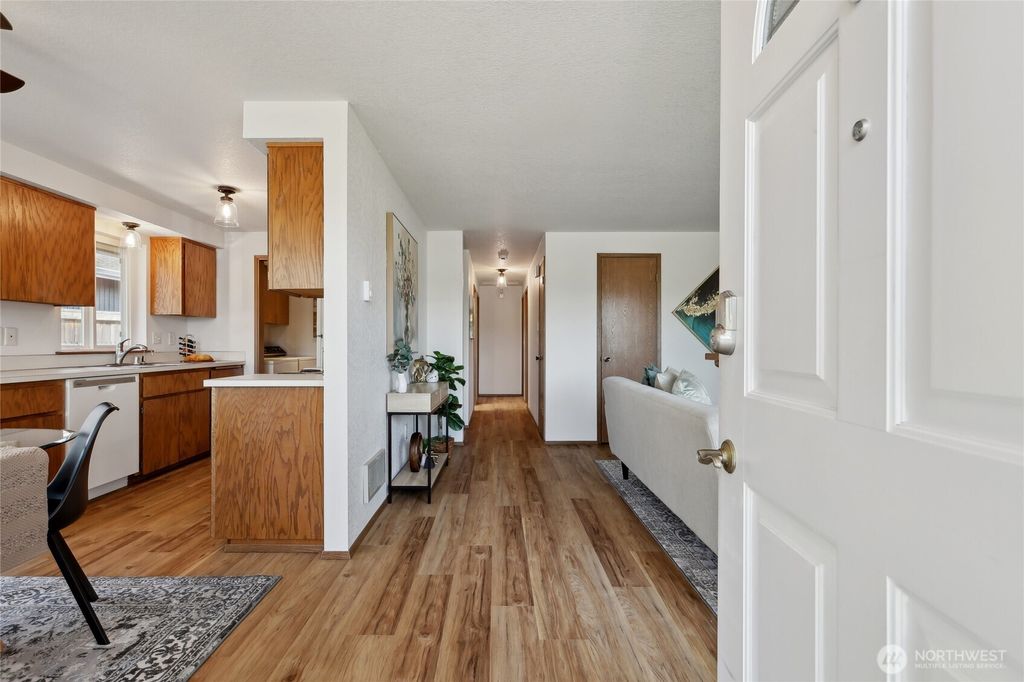 Photo of 2203 Chestnut Street, Everett, WA 98201 (MLS # 2362266)