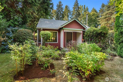 Photo of 18313 Vashon Highway SW, Vashon, WA 98070 (MLS # 2570148)