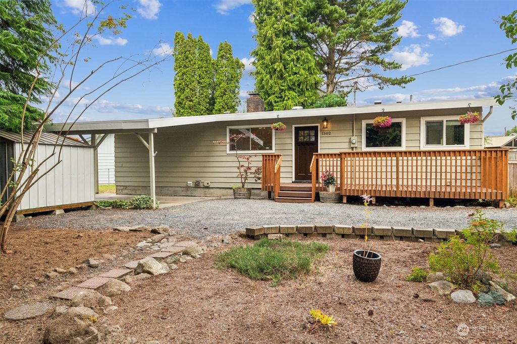 Photo of 1302 Park Avenue, Snohomish, WA 98290 (MLS # 2277520)