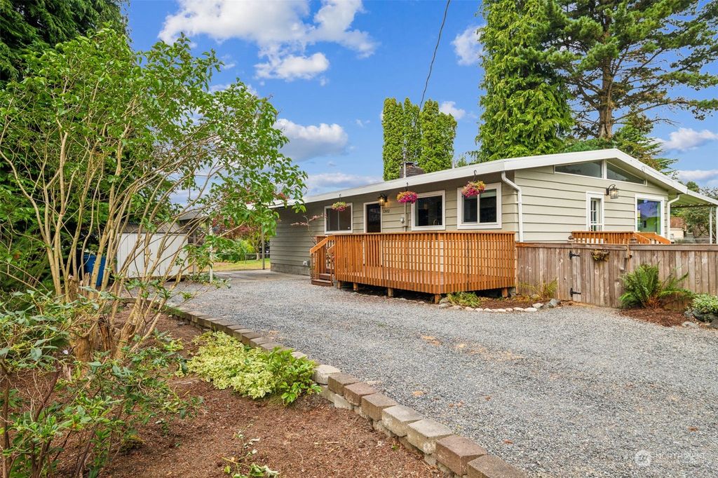 Photo of 1302 Park Avenue, Snohomish, WA 98290 (MLS # 2277520)