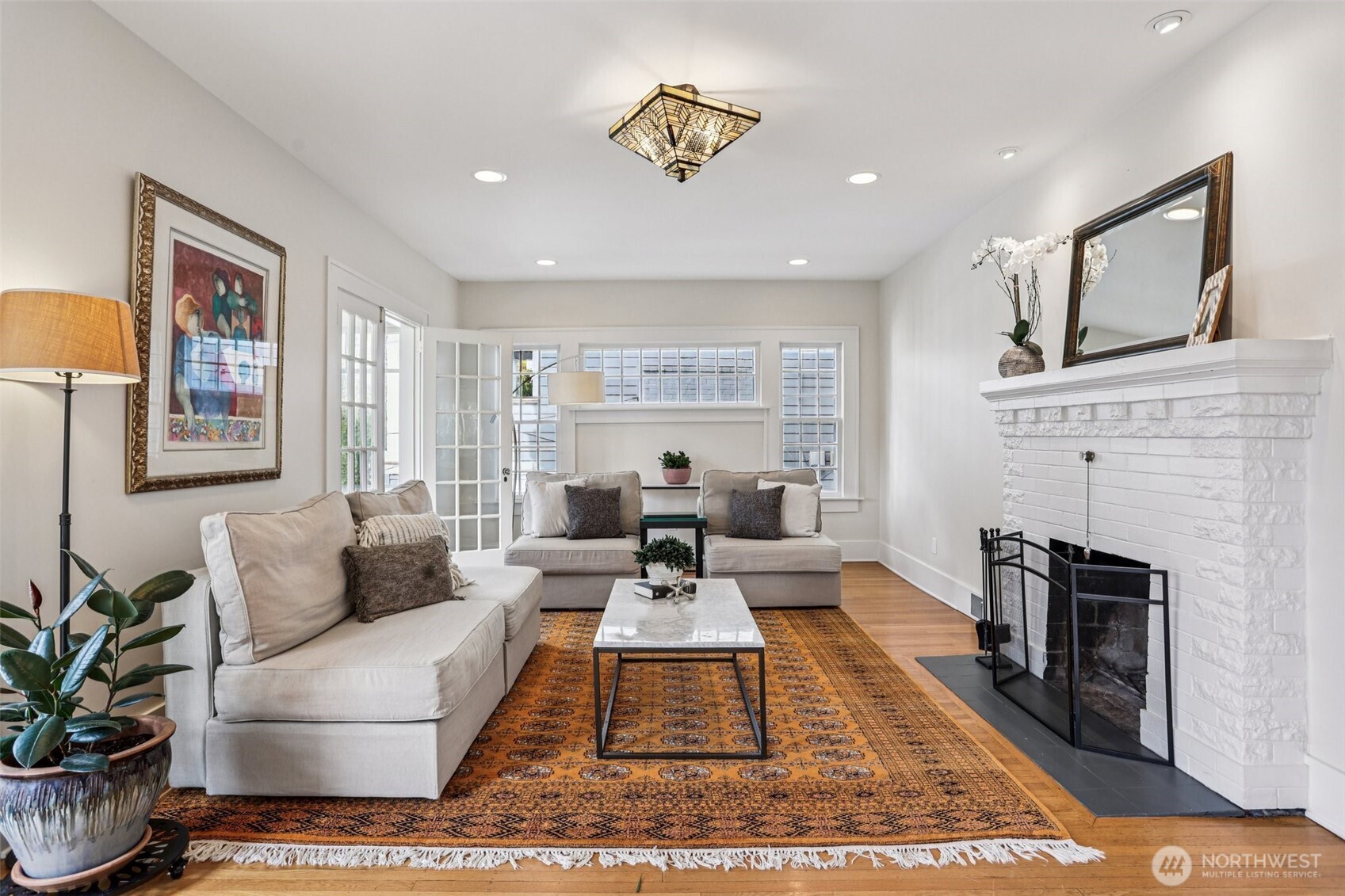 4726 Thackeray Place NE