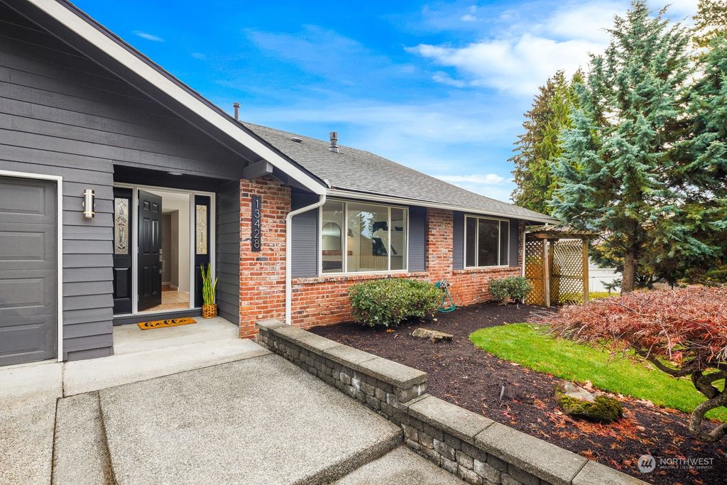 Photo of 13428 118th Avenue NE, Kirkland, WA 98034 (MLS # 2312161)