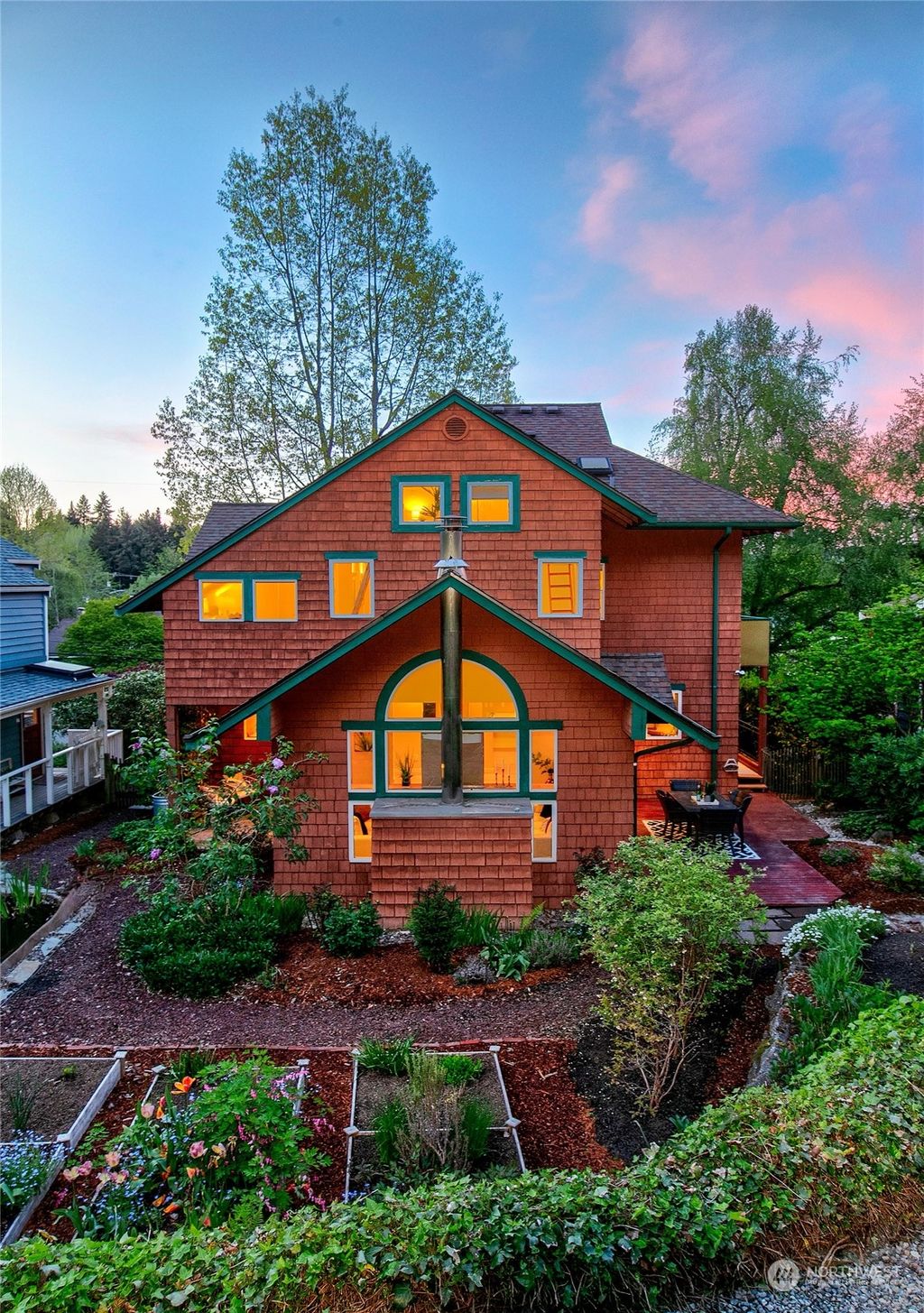 Photo of 9071 Matthews Avenue NE, Seattle, WA 98115 (MLS # 2245414)