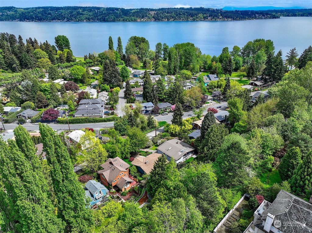 Photo of 9071 Matthews Avenue NE, Seattle, WA 98115 (MLS # 2245414)