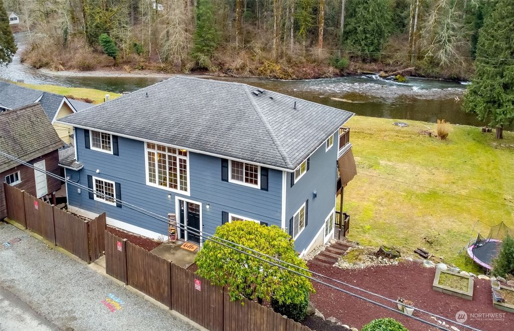 Photo of 23317 Dorre Don Way SE, Maple Valley, WA 98038 (MLS # 2030065)