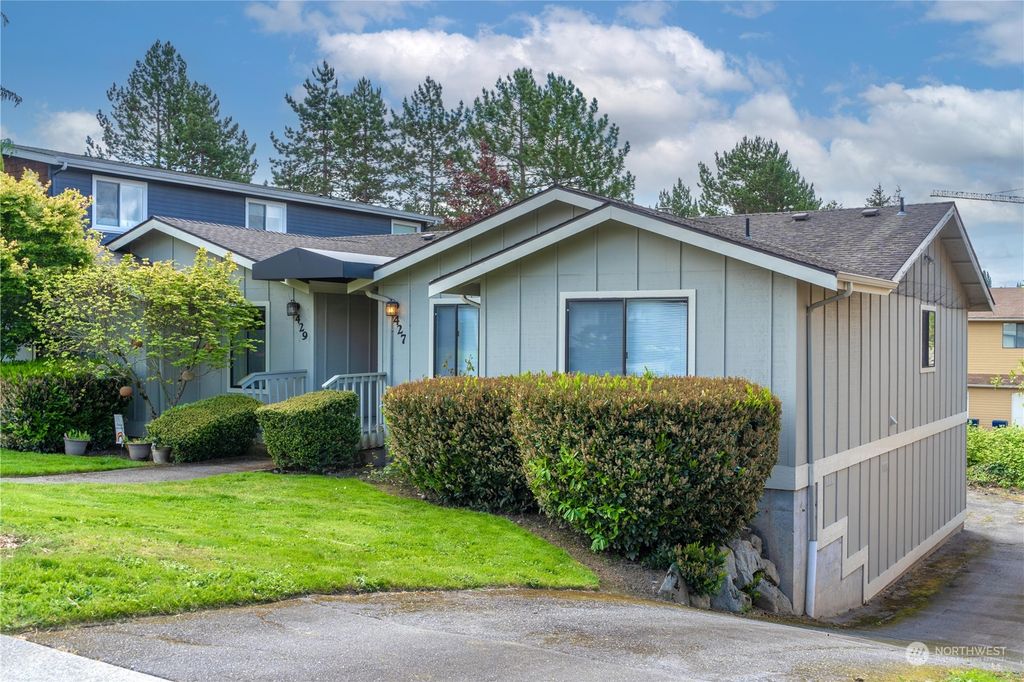 Photo of 427 7th Avenue, Kirkland, WA 98033 (MLS # 2152196)