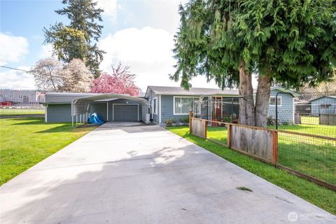 Photo of 722 2nd Ave SW Ave, Castle Rock, WA 98611 (MLS # 2509378)