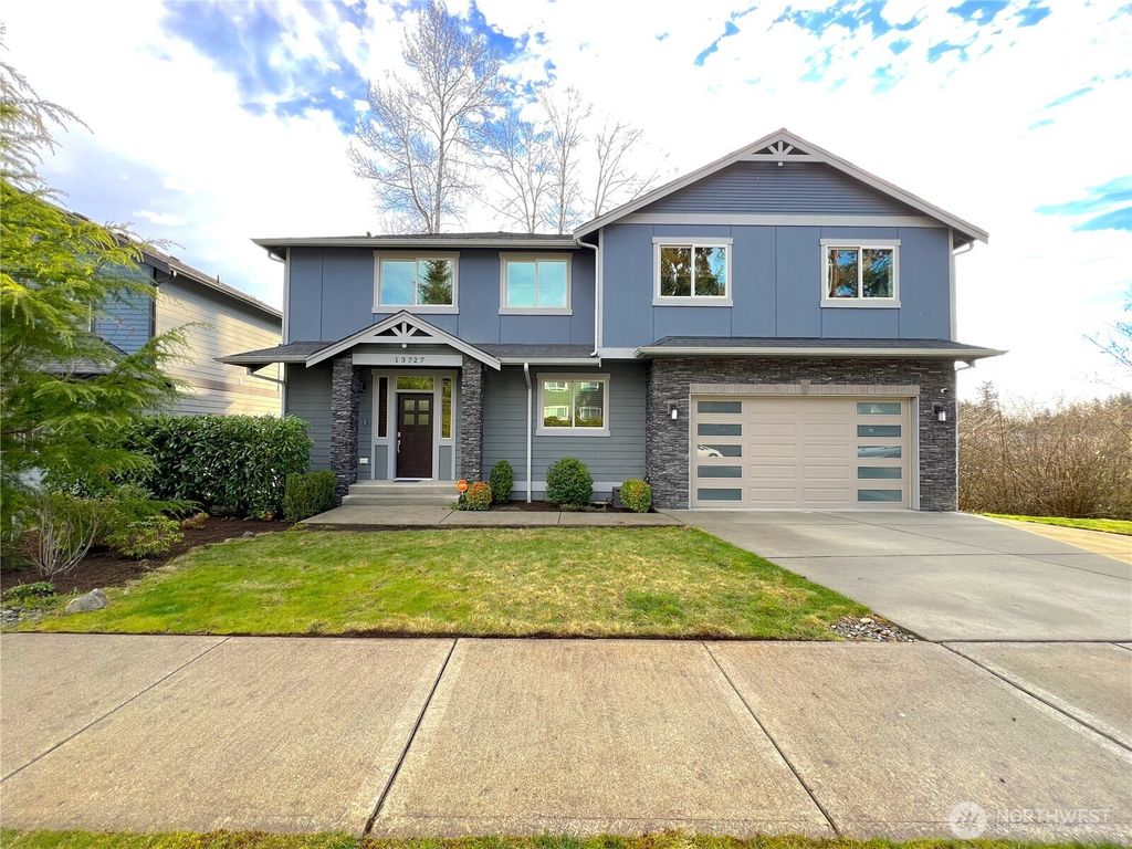 Photo of 13727 26th Place W, Lynnwood, WA 98087 (MLS # 2348472)