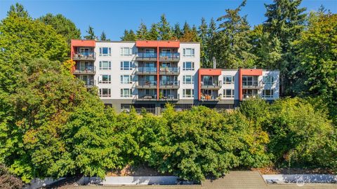 Photo of 145 105th Avenue SE #11, Bellevue, WA 98004 (MLS # 2424595) Photo of 145 105th Avenue SE #11, Bellevue, WA 98004 (MLS # 2424595)