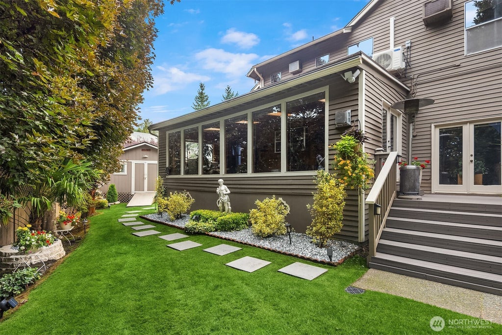 Photo of 32807 12th Avenue SW, Federal Way, WA 98023 (MLS # 2548702)