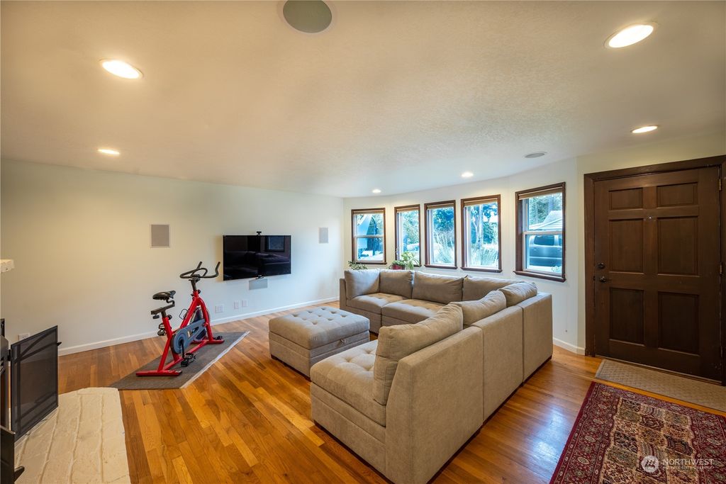 Photo of 1210 N 171st Street, Shoreline, WA 98133 (MLS # 2037394)
