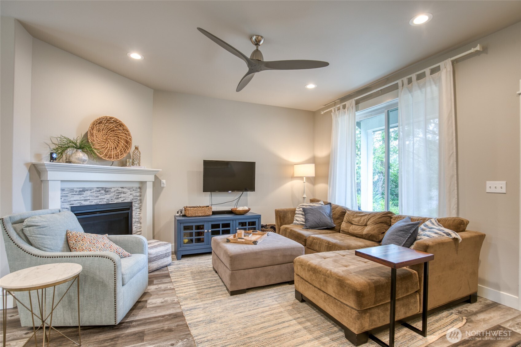 136 Spruce Loop SW