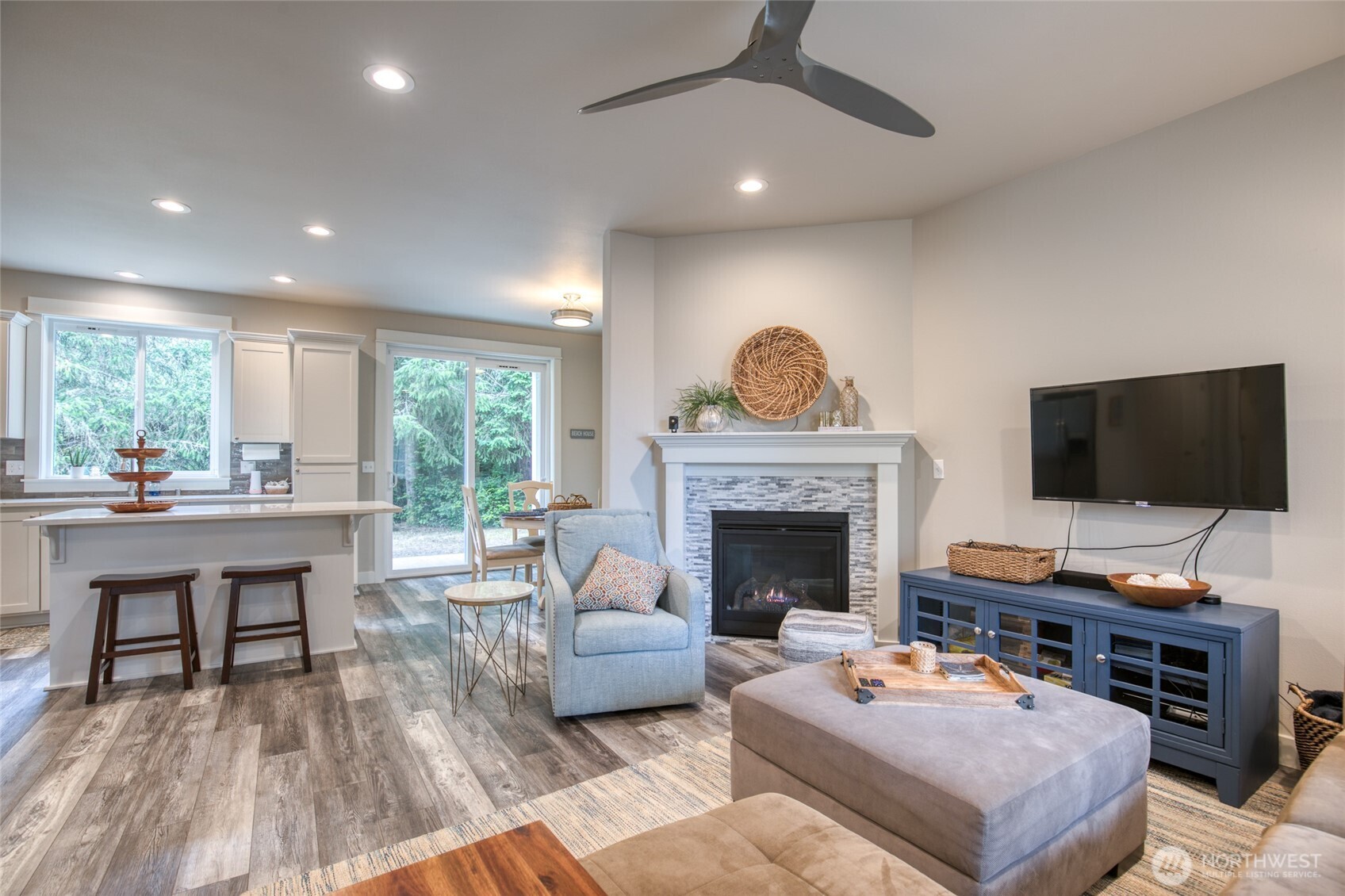136 Spruce Loop SW