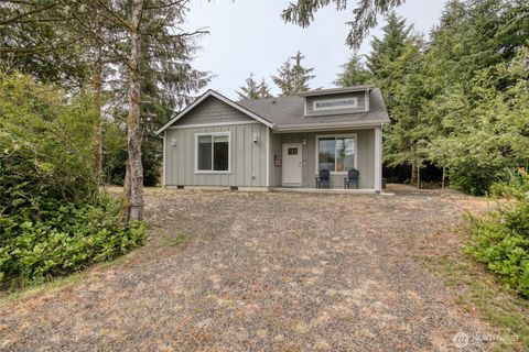 Photo of 136 Spruce Loop SW, Ocean Shores, WA 98569 (MLS # 2411756)