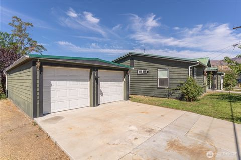 Photo of 7 Cambridge Avenue, Rock Island, WA 98850 (MLS # 2422003)