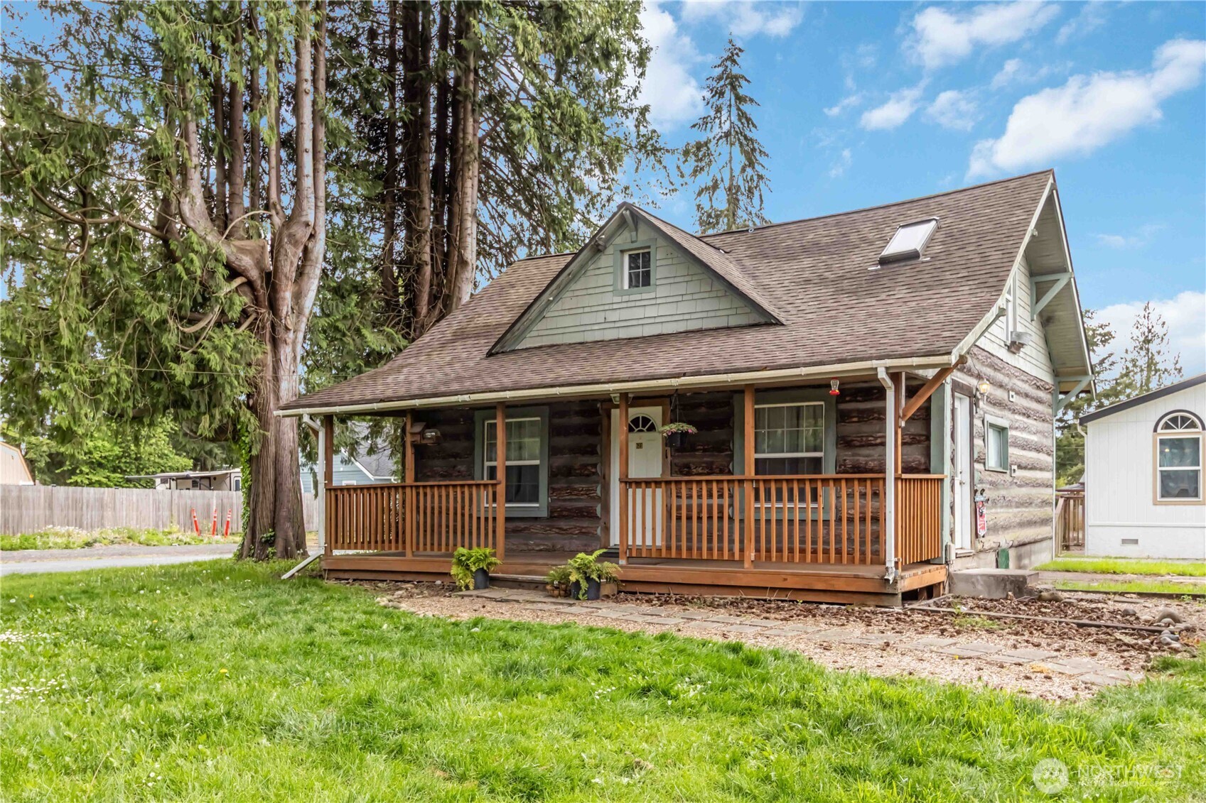 611 NE Pioneer
