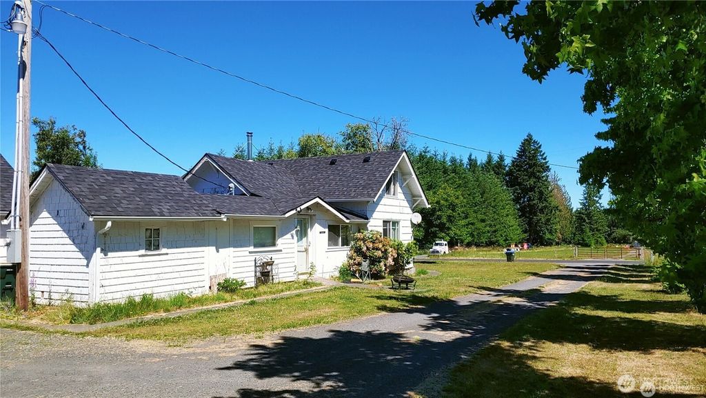 Photo of 664 Rhoades Road, Winlock, WA 98596 (MLS # 2491933)