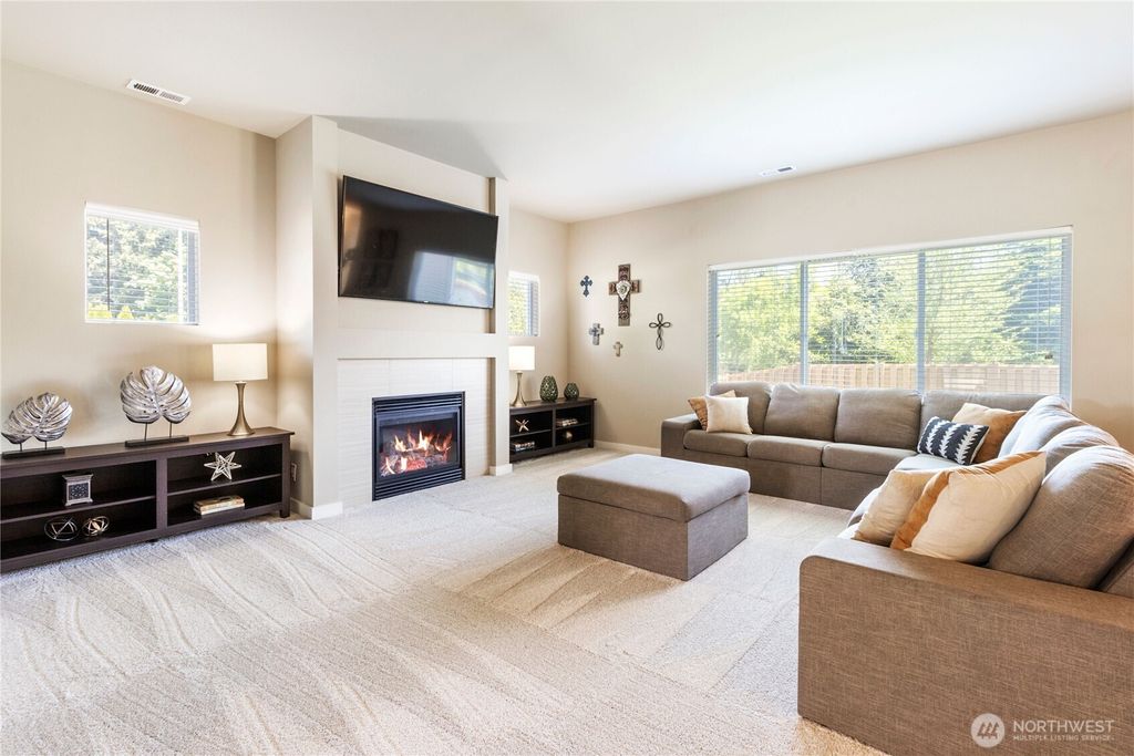 Photo of 6322 Victoria Avenue SE, Auburn, WA 98092 (MLS # 2458473)