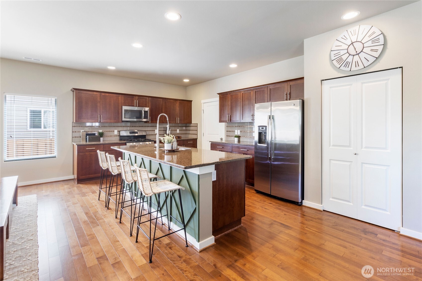 6322 Victoria Avenue SE