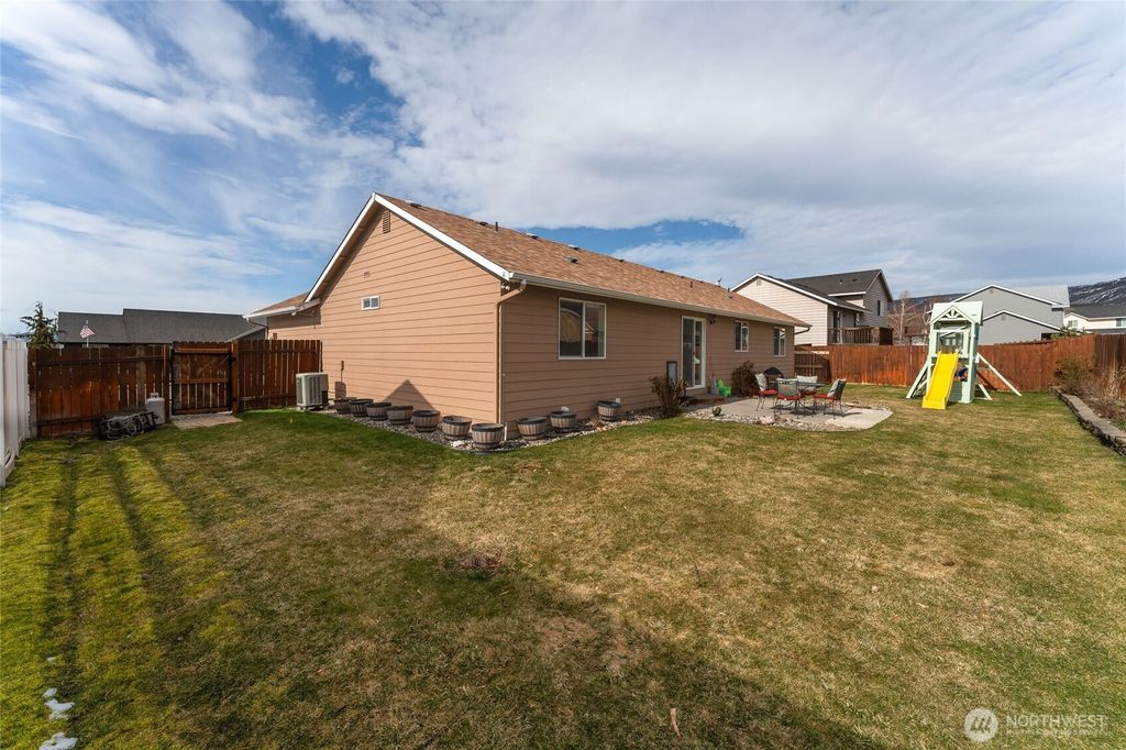 Photo of 1315 Tractor Loop, East Wenatchee, WA 98802 (MLS # 2492811)