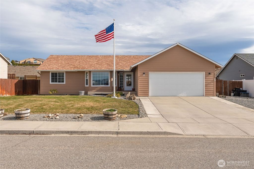 Photo of 1315 Tractor Loop, East Wenatchee, WA 98802 (MLS # 2492811)