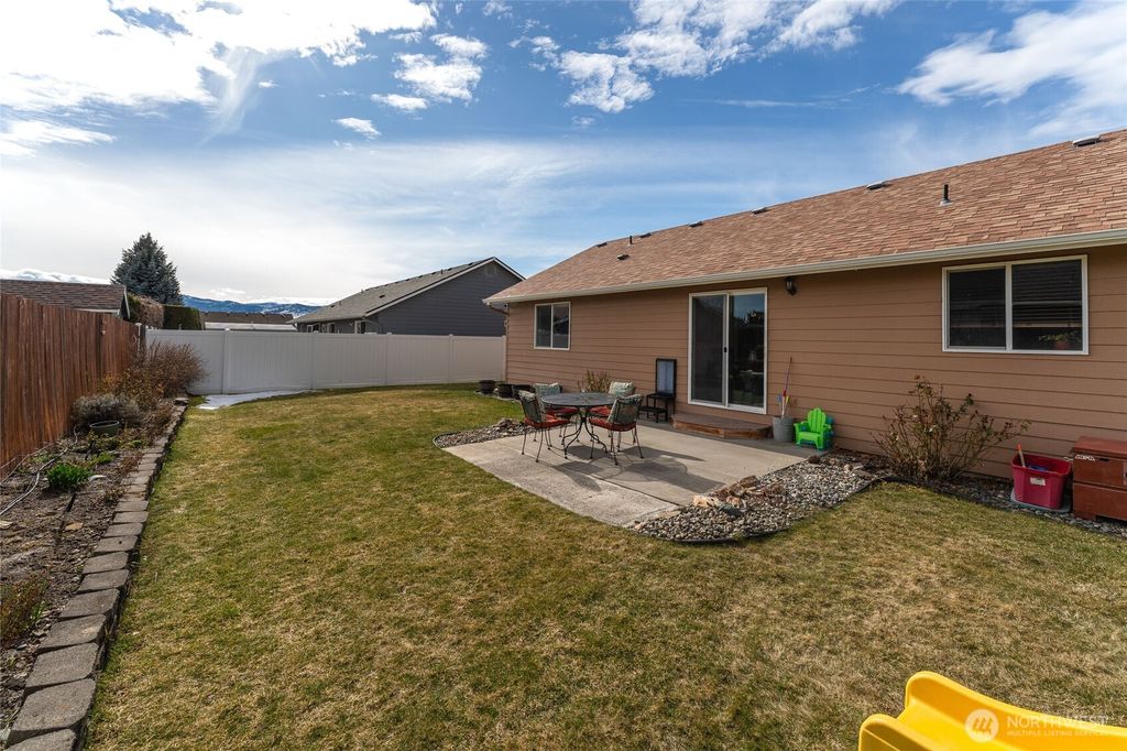 Photo of 1315 Tractor Loop, East Wenatchee, WA 98802 (MLS # 2492811)