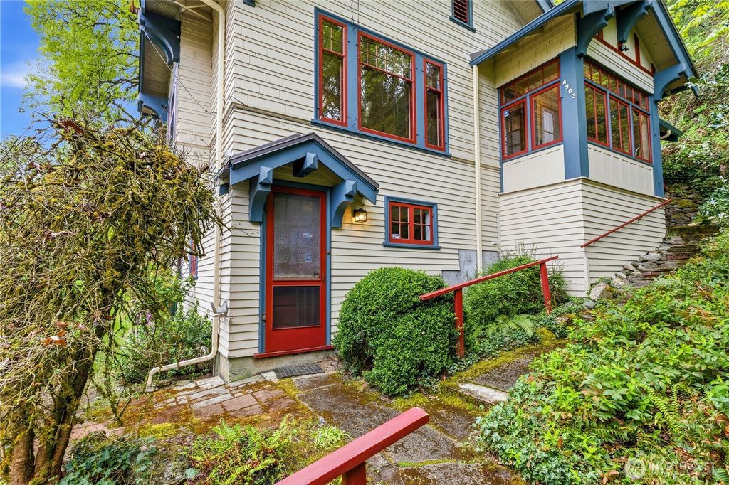Photo of 4903 S 31st Avenue, Seattle, WA 98108 (MLS # 2515031)
