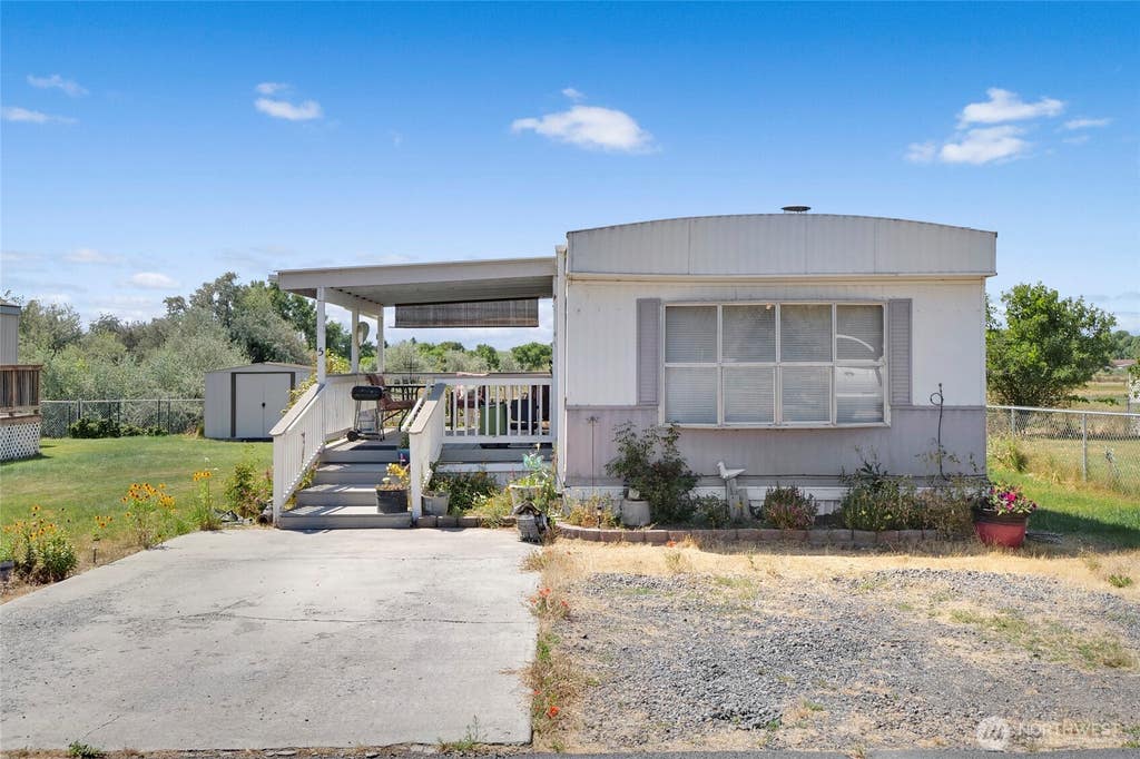 Photo of 4680 Rd K NE #5, Moses Lake, WA 98837 (MLS # 2556818)
