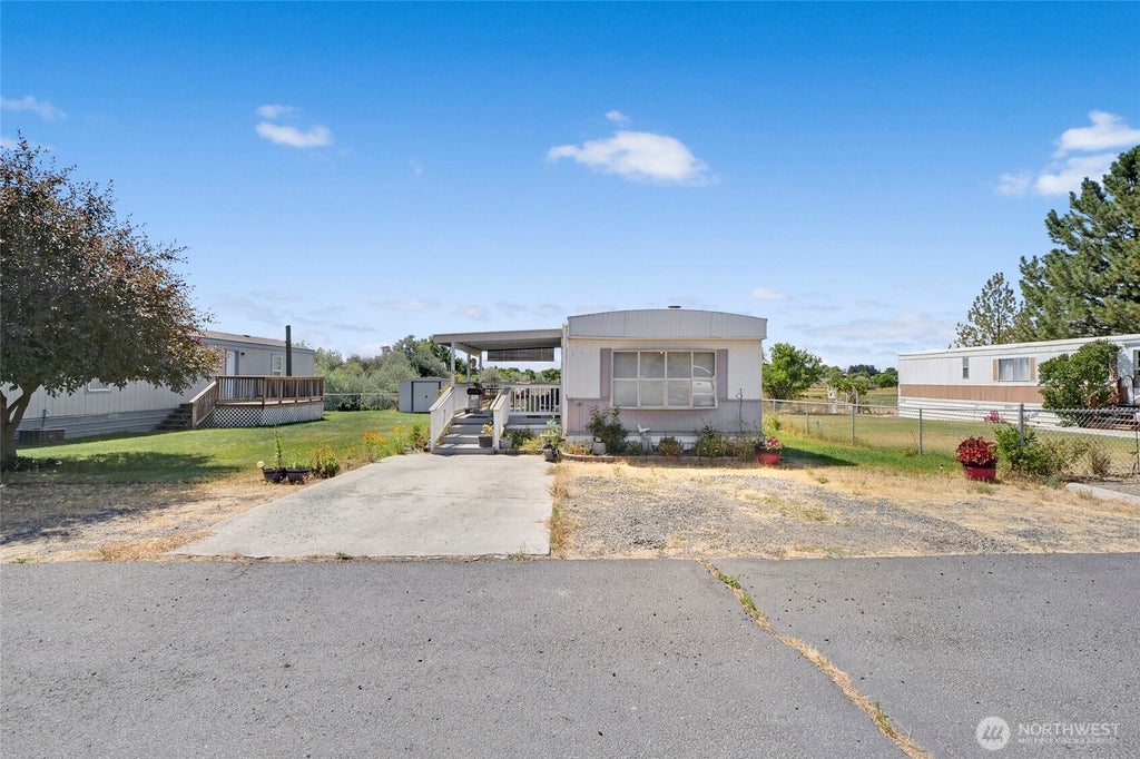 Photo of 4680 Rd K NE #5, Moses Lake, WA 98837 (MLS # 2556818)