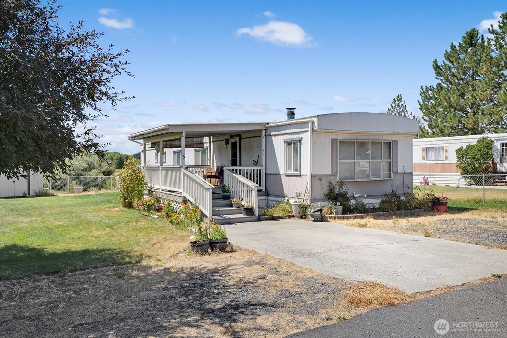 Photo of 4680 Rd K NE #5, Moses Lake, WA 98837 (MLS # 2556818)
