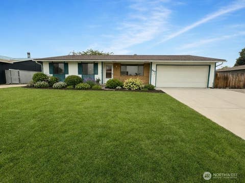 Photo of 908 N Elliot Avenue, Wenatchee, WA 98801 (MLS # 2567565)