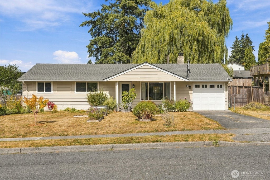 Photo of 4813 190th Street SW, Lynnwood, WA 98036 (MLS # 2576511)