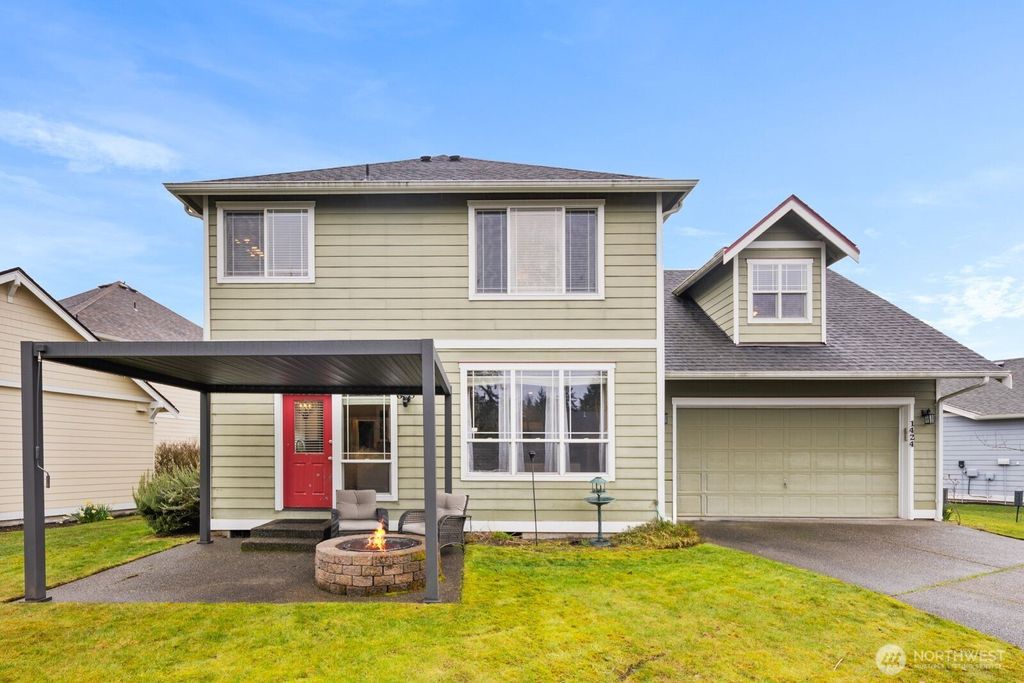 Photo of 1424 Latham Court, Dupont, WA 98327 (MLS # 2485795)