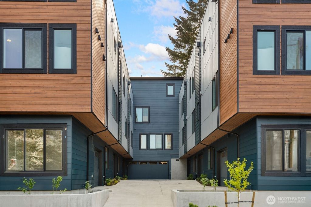 Photo of 3831 A Woodlawn Avenue N, Seattle, WA 98103 (MLS # 2365543)