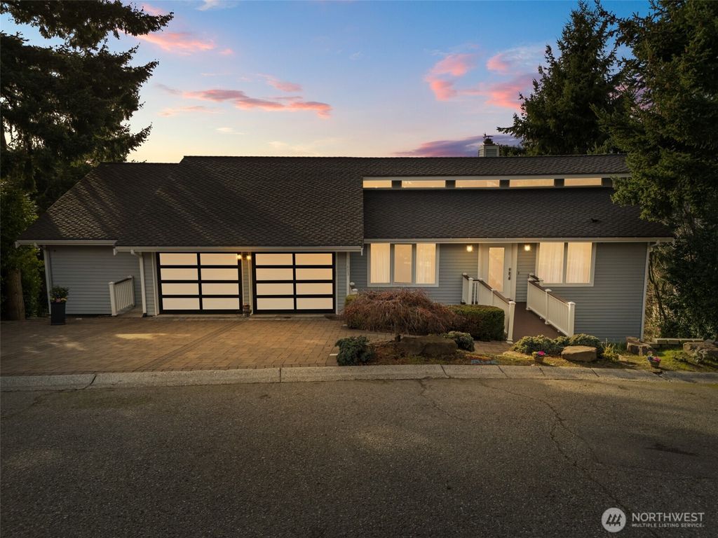 Photo of 13603 SE 55th Place, Bellevue, WA 98006 (MLS # 2475591)