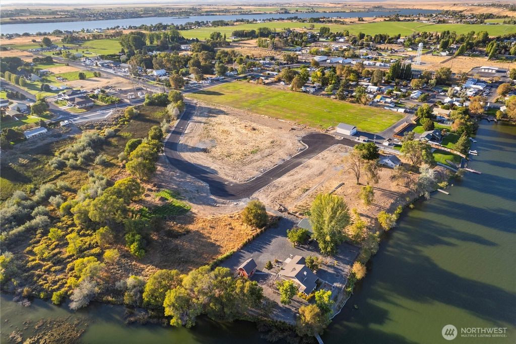 Photo of 5 Valley Road NE #5, Moses Lake, WA 98837 (MLS # 2501761)