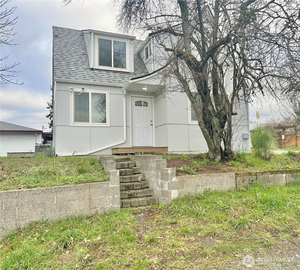 Photo of 408 Steele Street SE, Olympia, WA 98501 (MLS # 2470999)