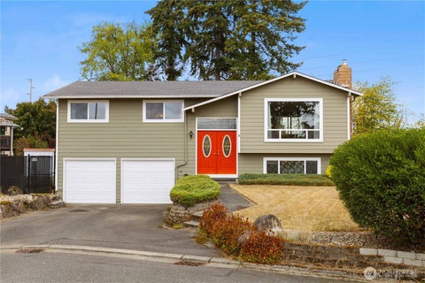 Photo of 32454 22nd Avenue SW, Federal Way, WA 98023 (MLS # 2576924)